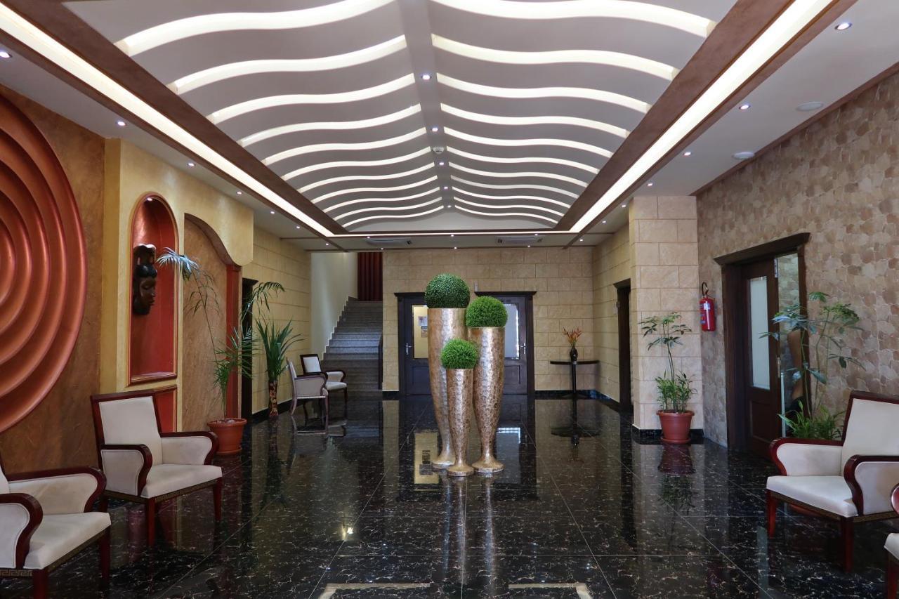מונרוביה Boulevard Palace Hotel מראה חיצוני תמונה