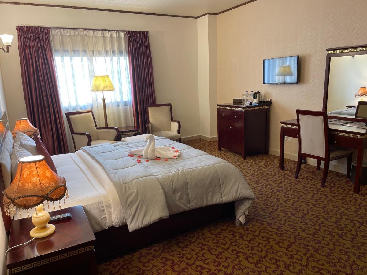 מונרוביה Boulevard Palace Hotel מראה חיצוני תמונה