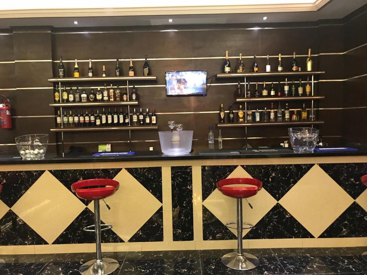 מונרוביה Boulevard Palace Hotel מראה חיצוני תמונה