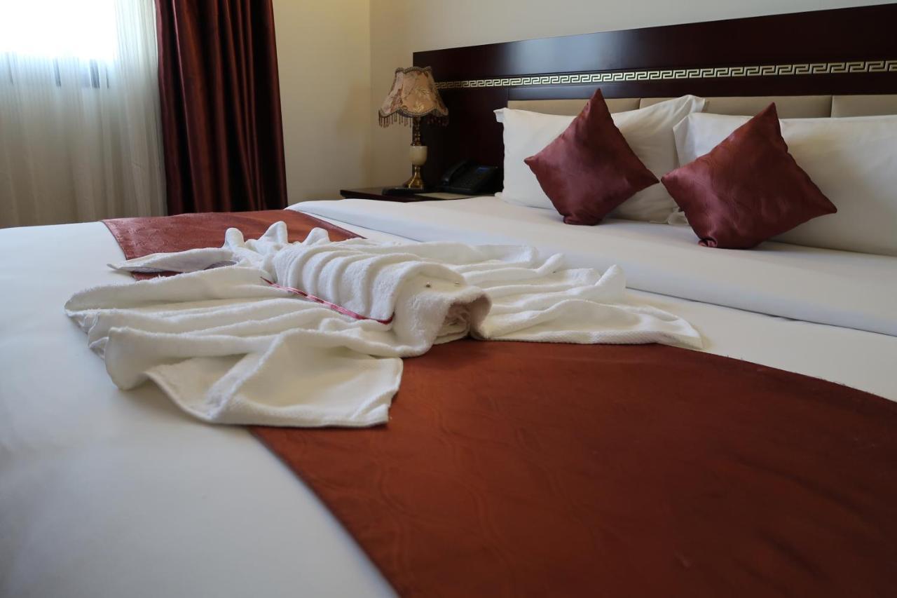 מונרוביה Boulevard Palace Hotel מראה חיצוני תמונה