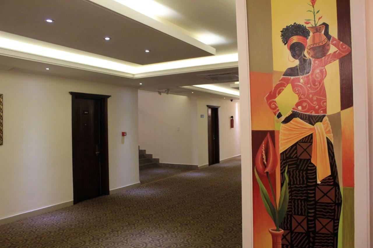 מונרוביה Boulevard Palace Hotel מראה חיצוני תמונה