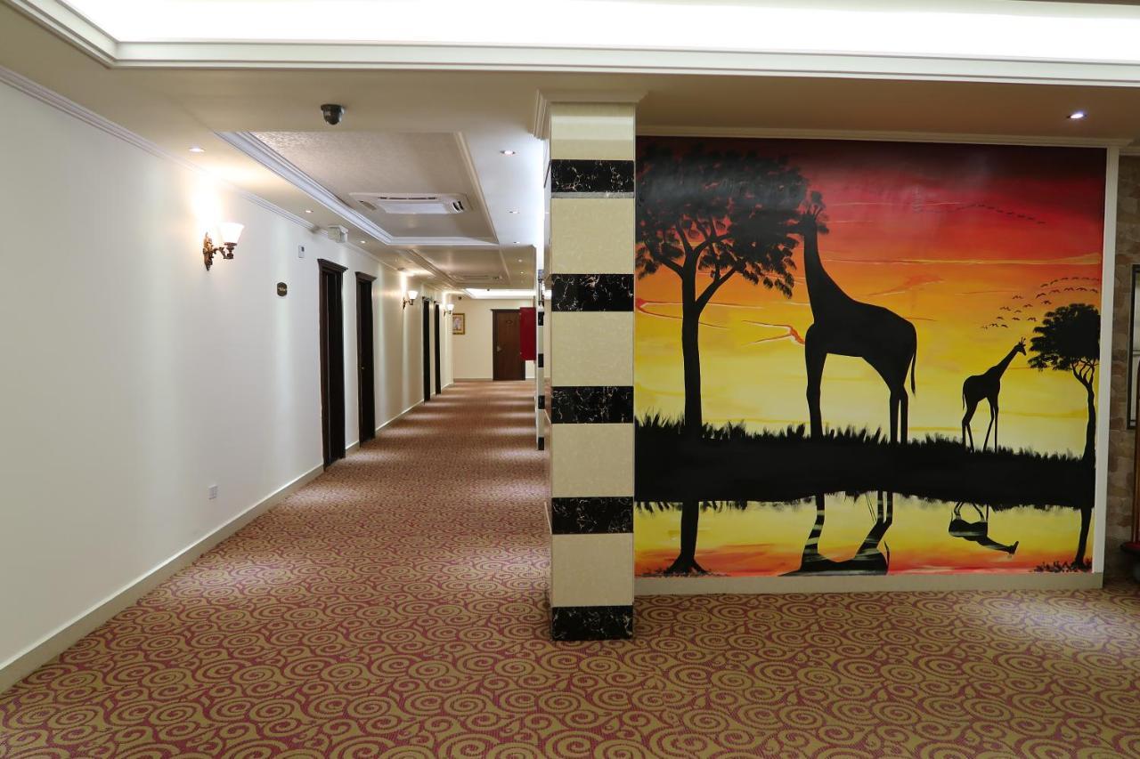 מונרוביה Boulevard Palace Hotel מראה חיצוני תמונה
