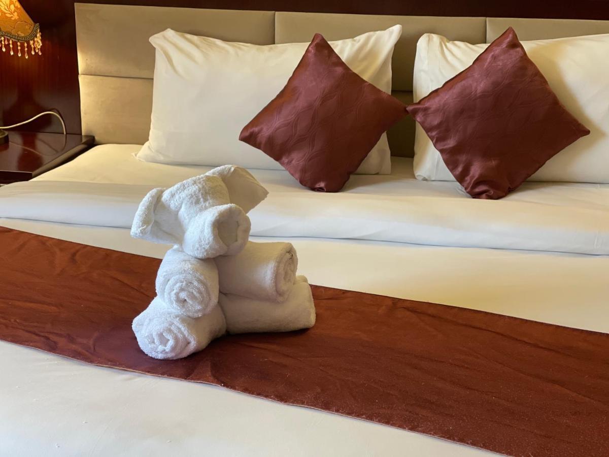 מונרוביה Boulevard Palace Hotel מראה חיצוני תמונה
