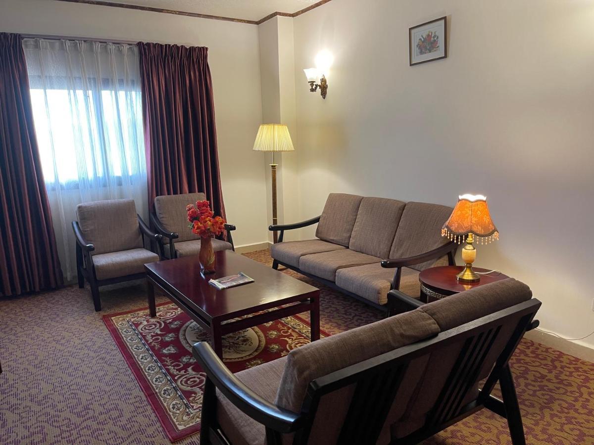 מונרוביה Boulevard Palace Hotel מראה חיצוני תמונה