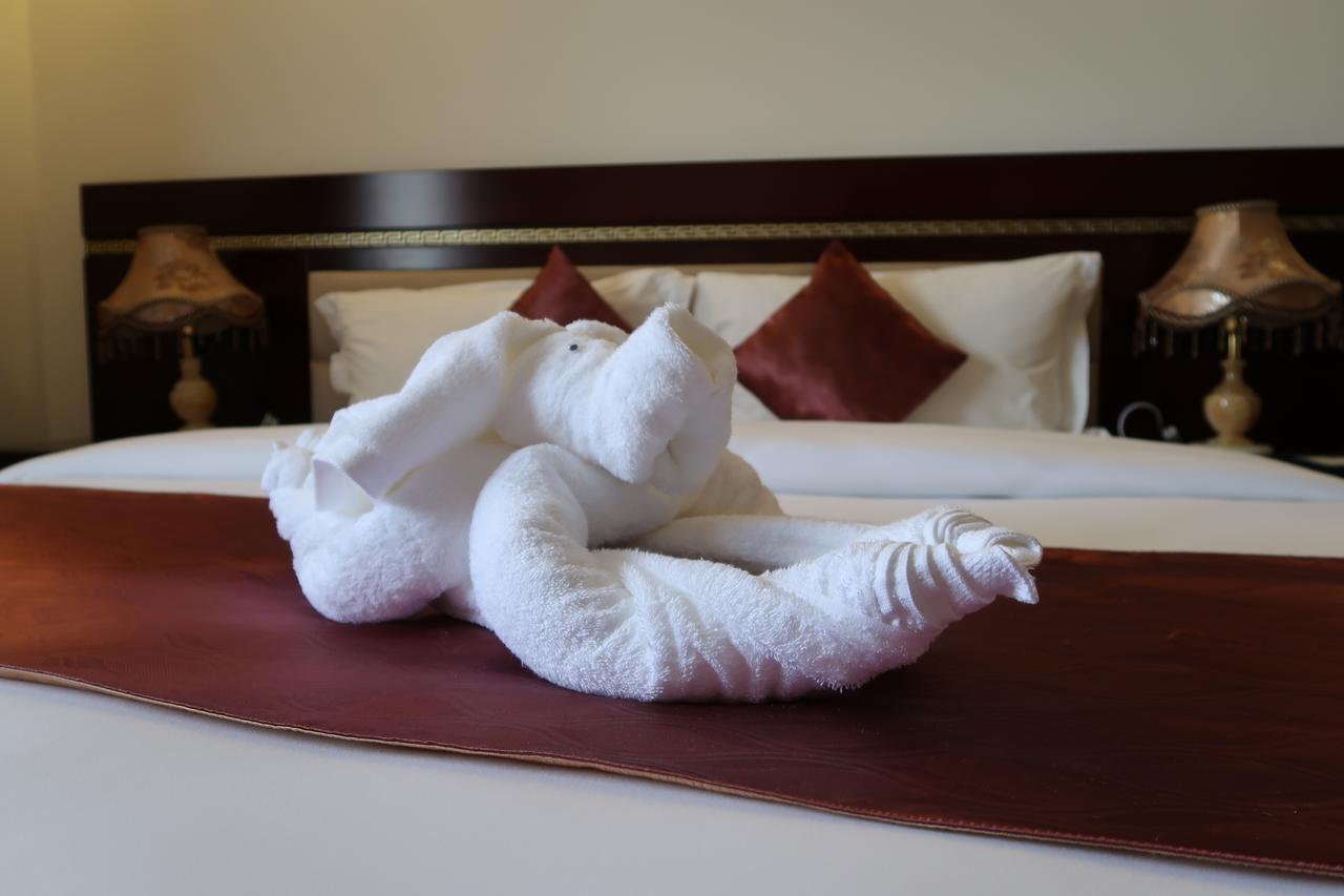 מונרוביה Boulevard Palace Hotel מראה חיצוני תמונה